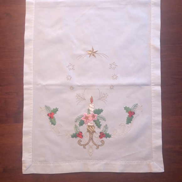 Hand-embroidered table runner - Picture 1 of 5